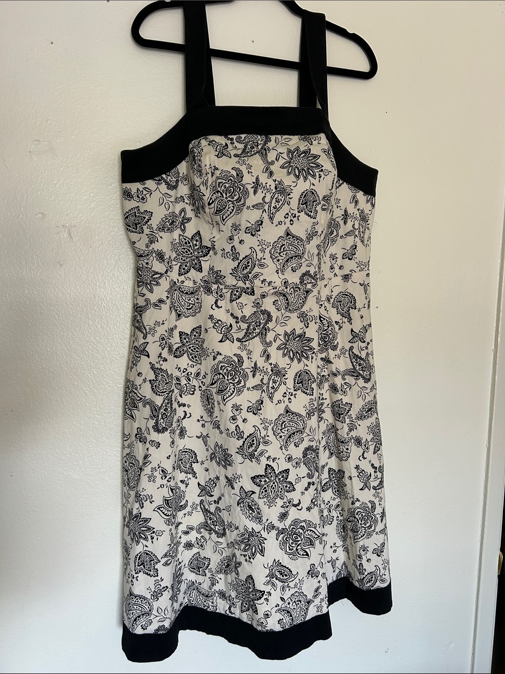 R&K Black and White Floral Print Midi Dress with Contrast Trim